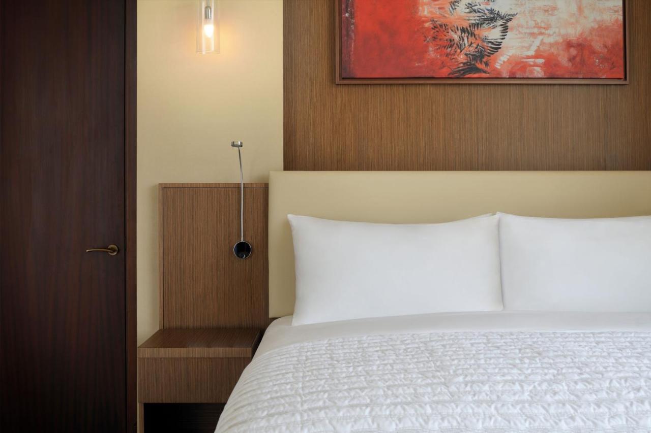 Le Meridien City Center Doha Exterior photo